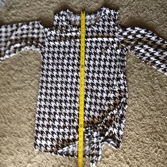 NEW HOUNDSTOOTH TOP - Picture 7 of 8